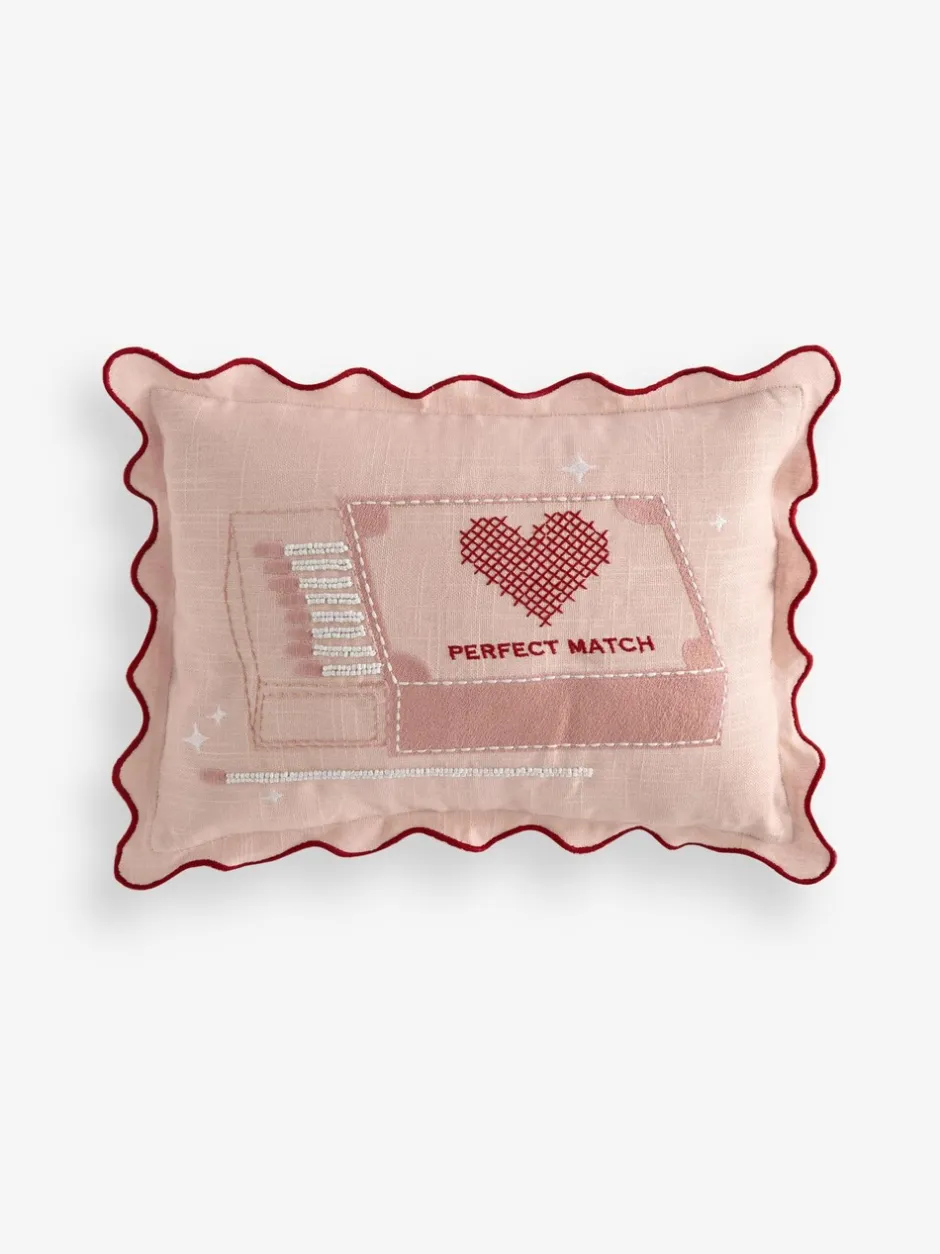 Kussentjes En Plaids|Kussentjes En Plaids*Next 30 X 40cm Valentines Embroidered Perfect Match Cushion
