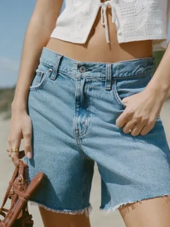Shorts*Abercrombie & Fitch High Rise Loose Denim Shorts With Fray Hem