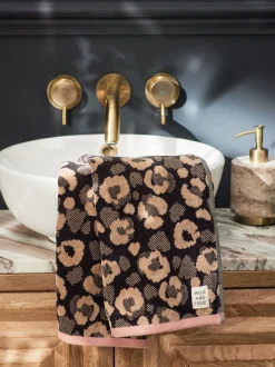 Handdoeken En Badmatten*Next Animal Pattern 100% Cotton Towel Bruin met luipaardprint