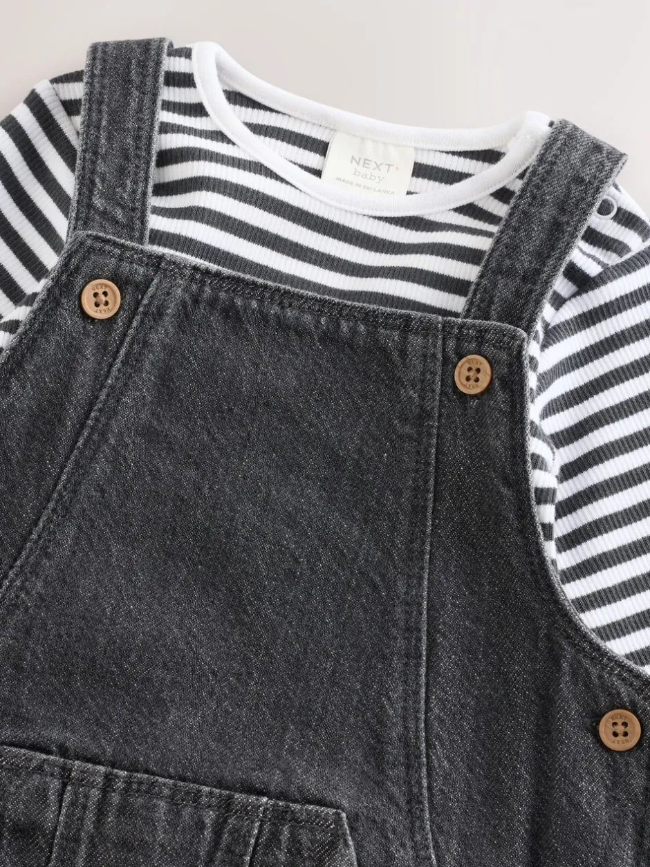 Sets En Combisets|Rompertjes En Tuinbroeken|Next - Babyset van denim bretelbroeken en bodysuit (0 mnd - 2 jr) Antraciet