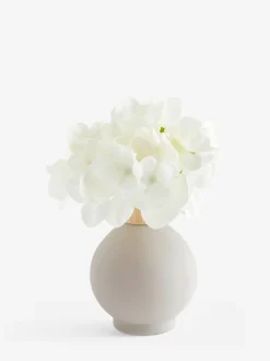 Kunstbloemen*Next Arrangement met kunsthortensia in kleine grijze glazen vaas