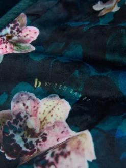 Badjassen|Alle Nacht- En Loungekleding|B by Ted Baker Blauwgroene knusse bloemenbadjas
