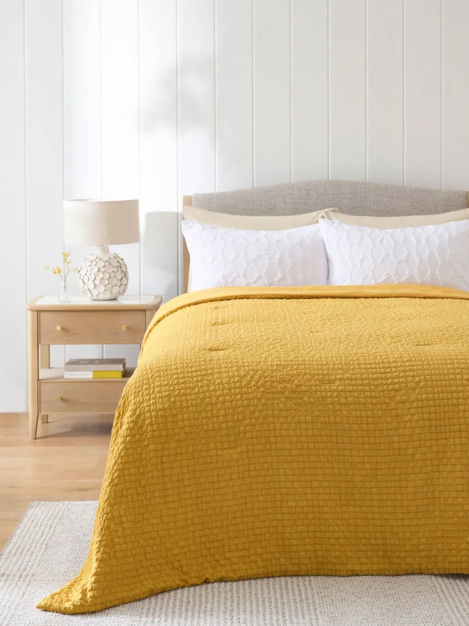 Kussentjes En Plaids|Kussentjes En Plaids*Next Beddensprei van kreukstof met textuur Geel