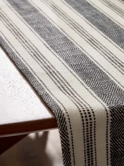 Tafellinnen En Placemats *Bedeck of Belfast Saja Stripe 100% Cotton Table Runner Antraciet