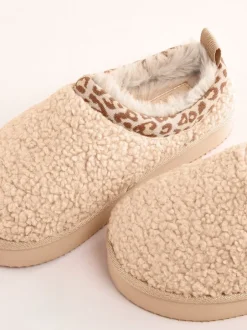 Pantoffels|Lipsy - EVA pantoffels met luipaardprint afwerking, borg en fluffy slip-on Klomp Beige