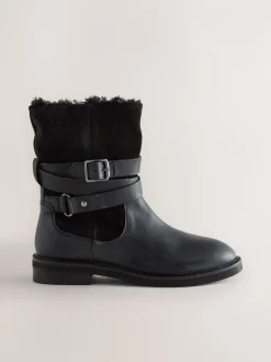 Ruimvallend En Extraruimvallend|Boots|Next - Forever Comfort® Borg Lined Buckle Trim Ankle Boots Black Oiled Leather