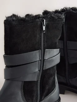 Ruimvallend En Extraruimvallend|Boots|Next - Forever Comfort® Borg Lined Buckle Trim Ankle Boots Black Oiled Leather