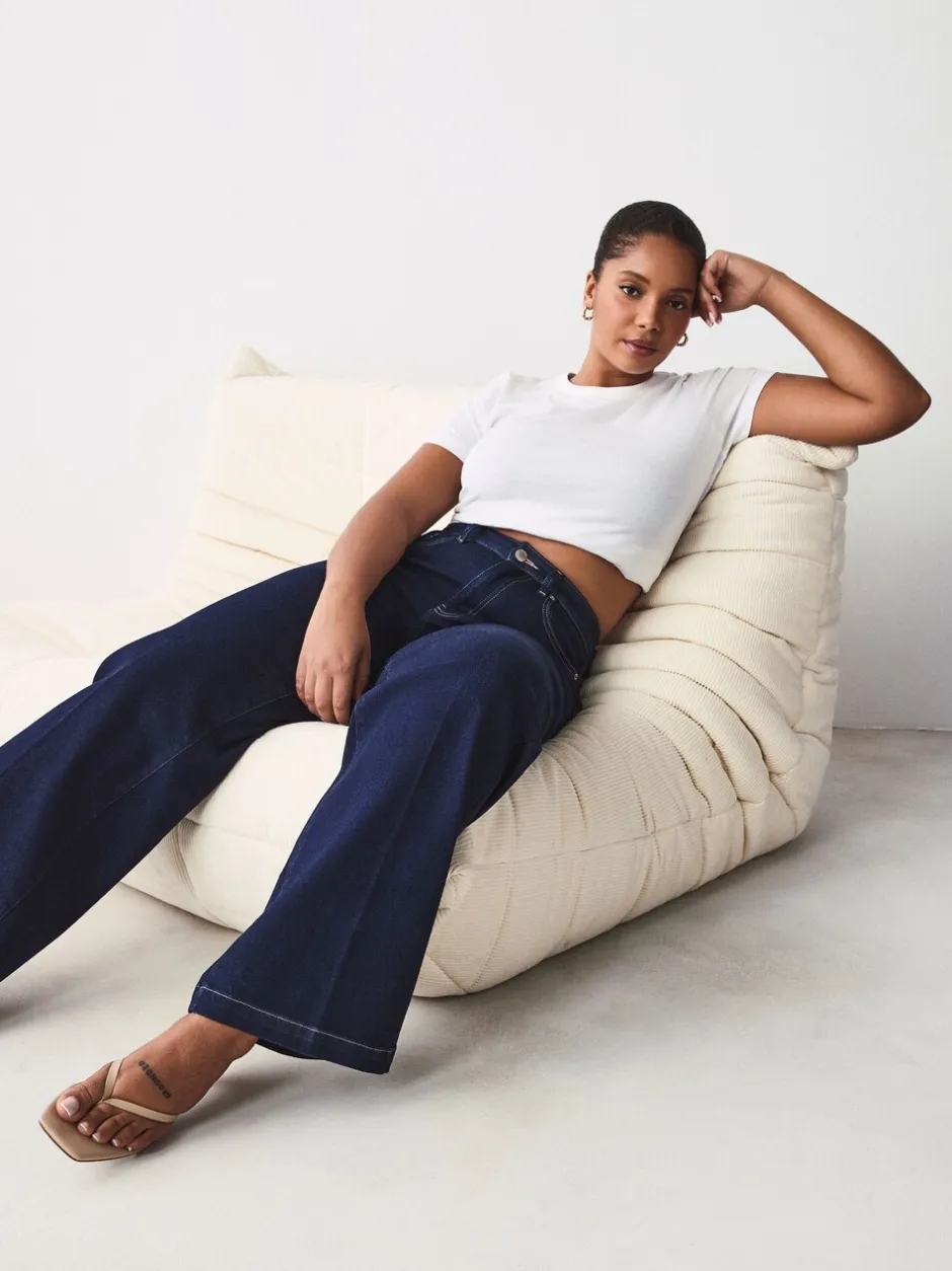 Jeans*Next - Jeans met zandloperpasvorm en wijde pijpen Blauw met wassing