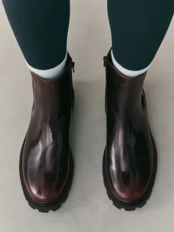 Ruimvallend En Extraruimvallend|Boots|Next - Forever Comfort® Chelsea-enkellaarzen met profielzool Bordeauxrode lak