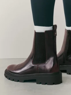Ruimvallend En Extraruimvallend|Boots|Next - Forever Comfort® Chelsea-enkellaarzen met profielzool Bordeauxrode lak