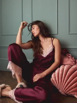 Pyjama's|Alle Nacht- En Loungekleding|Next Bordeauxrood - Pyjama met hemdje met kanten afwerking
