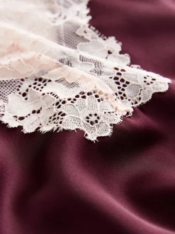 Pyjama's|Alle Nacht- En Loungekleding|Next Bordeauxrood - Pyjama met hemdje met kanten afwerking