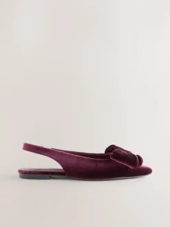 Lage Schoenen|Next - Forever Comfort® ballerina's met strik, spitse neus en hielbandje Bordeauxrood fluweel