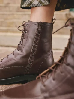 Boots|Next - Forever Comfort® - Enkellaarzen met vetersluiting Bordeauxrood leer