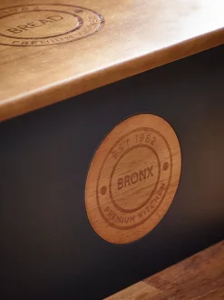 Keukenopslag*Next Bronx broodtrommel en plank