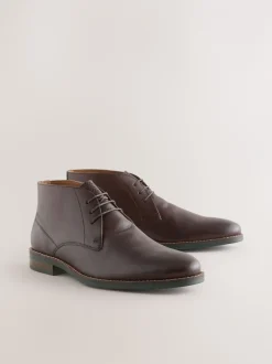 Boots|Formele Schoenen*Next Bruin - Contrast Sole Leather Chukka Boots