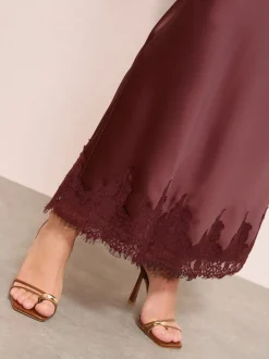 Rokken*Friends Like These - X Lucy Mecklenburgh Satijnen Maxi Rok met Kantafwerking Bruin