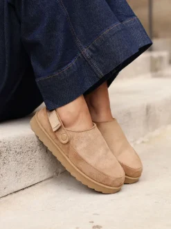 Lage Schoenen*Linzi - Teddy Slip-On Slingback Clogs Bruin