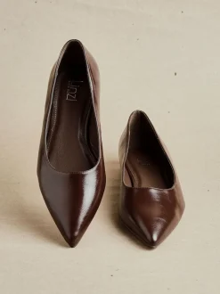Lage Schoenen*Linzi - Wide Fit Compete Pointed Toe Ballet Flat Shoes Bruin