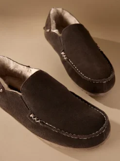 Pantoffels*Next - Signature Kickdown suède moccasinpantoffels Bruin