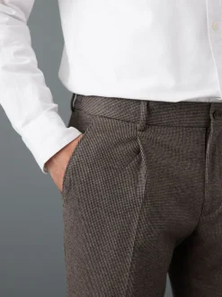Formele Broek|Broeken En Chino's*Next - Slim fit getextureerde broek met elastische achterkant en stretchy Bruin