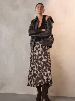 Rokken*Next - Satijnen midirok Bruin met dierenprint