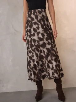 Rokken*Next - Satijnen midirok Bruin met dierenprint