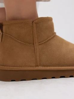 Ruimvallend En Extraruimvallend|Boots|Next - Waterafstotende enkellaarzen van imitatiebont Bruin suède
