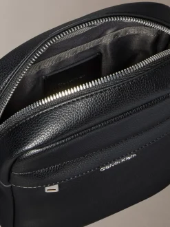 Tassen*Calvin Klein Raised Reporter Bag