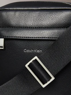 Tassen*Calvin Klein Raised Reporter Bag