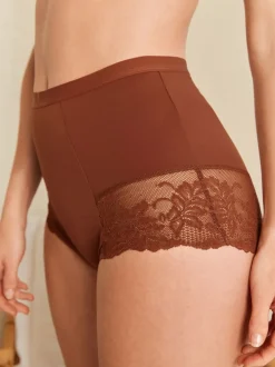 Shapewear*Next - Verpakking van 2 Braziliaanse slipjes met kanten achterkant en buikcorrigerend effect en print Caramel-nude