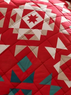 Catherine Lansfield|Catherine Lansfield - Doorgestikte beddensprei met kerstpatchwork
