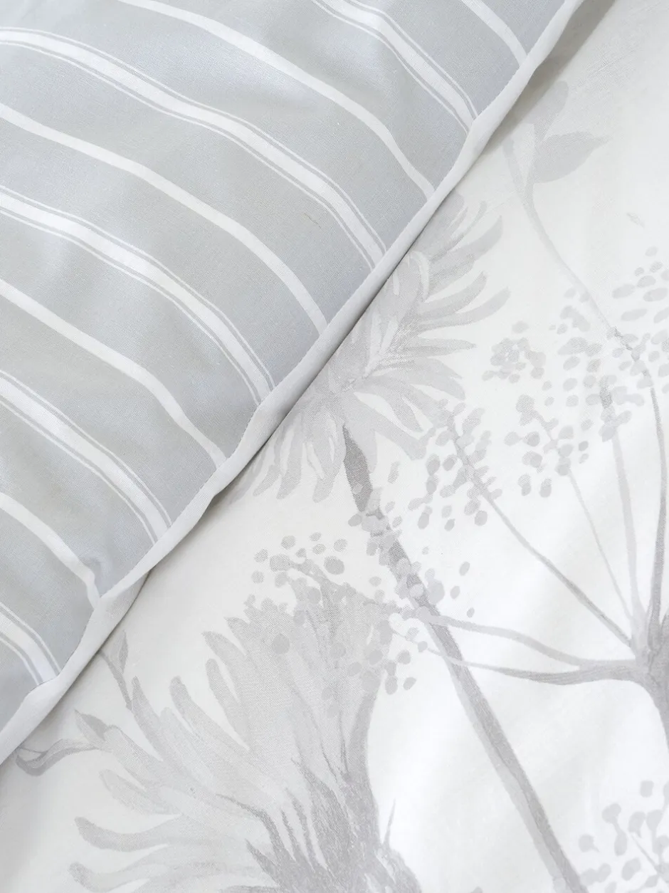 Catherine Lansfield|Beddengoedsets En Dekbedovertrekken|Catherine Lansfield - Meadowsweet omkeerbare dekbedovertrekset met bloemenprint Grijs/wit