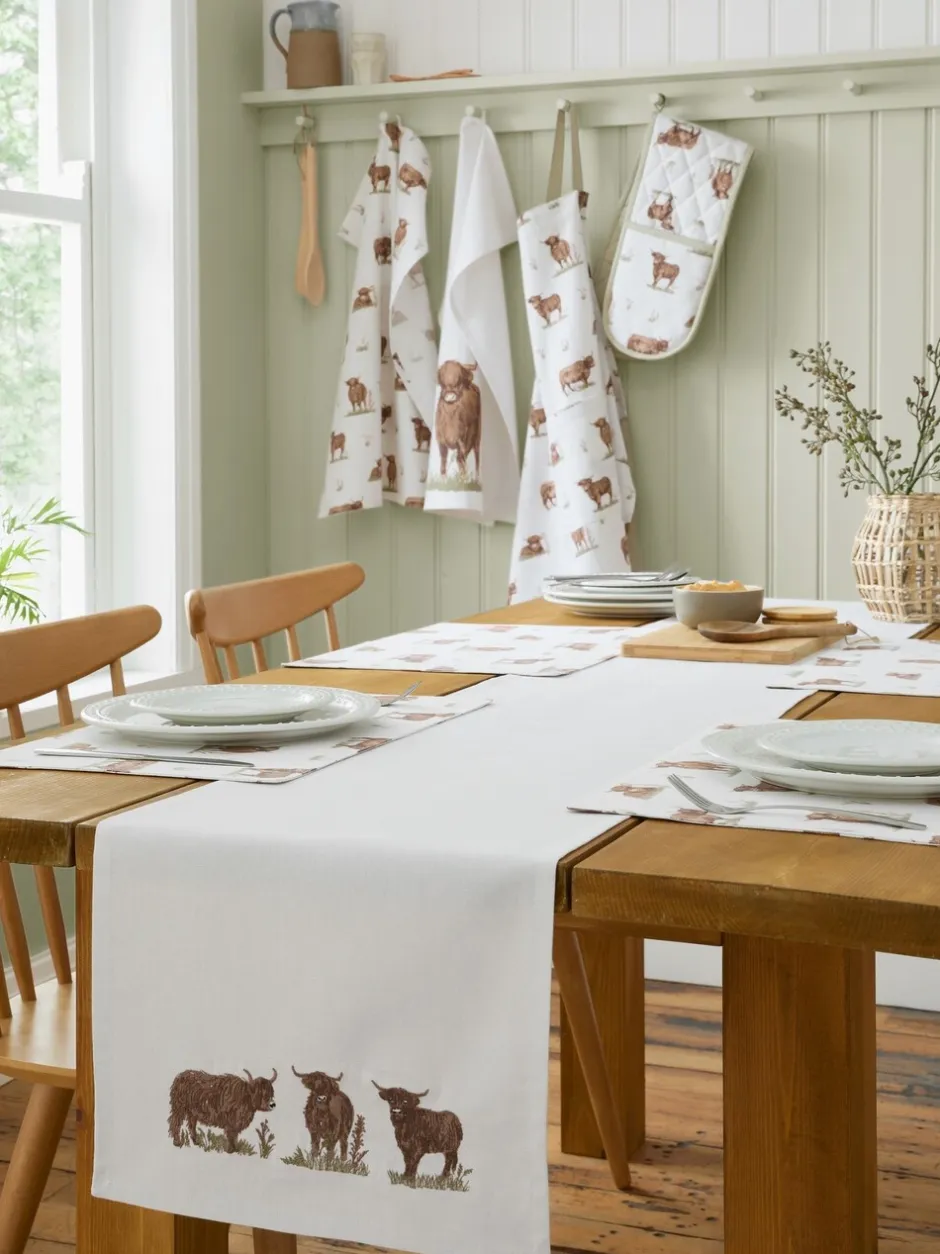 Tafellinnen En Placemats *Catherine Lansfield Angus Highland Cow Cotton Dining Table Runner