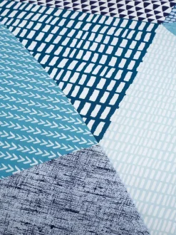 Catherine Lansfield|Catherine Lansfield Larsson set van dekbedovertrek en sloop met geometrische print