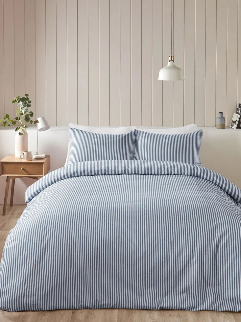 Catherine Lansfield|Catherine Lansfield omkeerbare superzachte 100% geborstelde katoenen dekbedovertrekset met strepen Chambray blauw