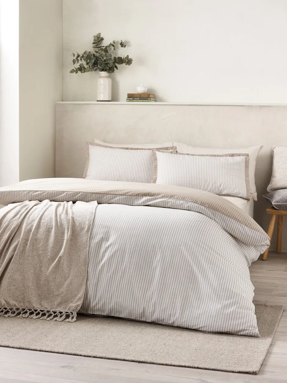 Catherine Lansfield|Catherine Lansfield Oxford Pinstripe Reversible Duvet Cover Set Natuurlijk