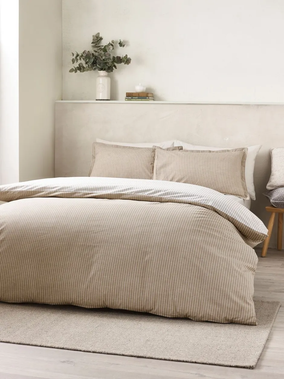 Catherine Lansfield|Catherine Lansfield Oxford Pinstripe Reversible Duvet Cover Set Natuurlijk