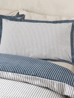 Catherine Lansfield*Catherine Lansfield Oxford Pinstripe Reversible Duvet Cover Set Donkerblauw