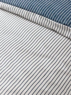 Catherine Lansfield*Catherine Lansfield Oxford Pinstripe Reversible Duvet Cover Set Donkerblauw