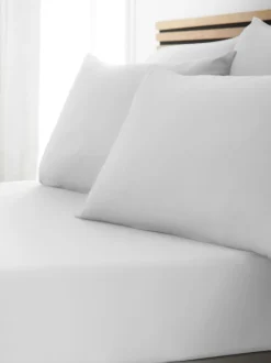 Catherine Lansfield|Catherine Lansfield So Soft Non-Iron Fitted Sheet