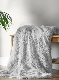 Catherine Lansfield|Catherine Lansfield So Soft Cuddly Deep Pile bedloper van imitatiebont Zilver