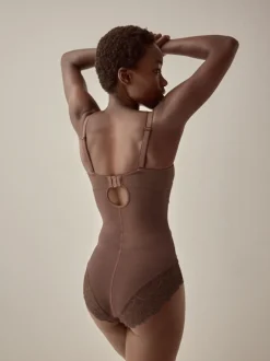 Shapewear|Next - DD+ kanten tummy control body met lichte vulling Chocolade nude