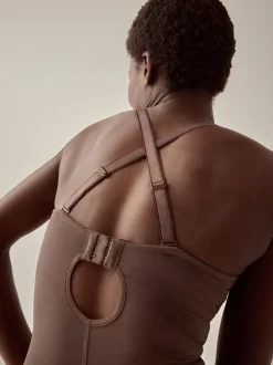 Shapewear|Next - DD+ kanten tummy control body met lichte vulling Chocolade nude