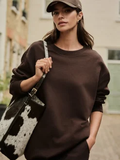 Hoody's En Sweatshirts*Next Chocoladebruin - Essentials sweatshirt met relaxte pasvorm, lange snit en zakken