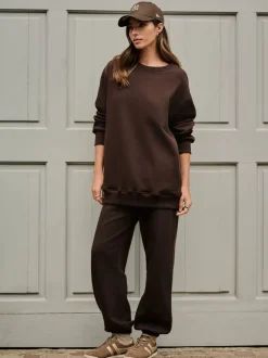 Hoody's En Sweatshirts*Next Chocoladebruin - Essentials sweatshirt met relaxte pasvorm, lange snit en zakken
