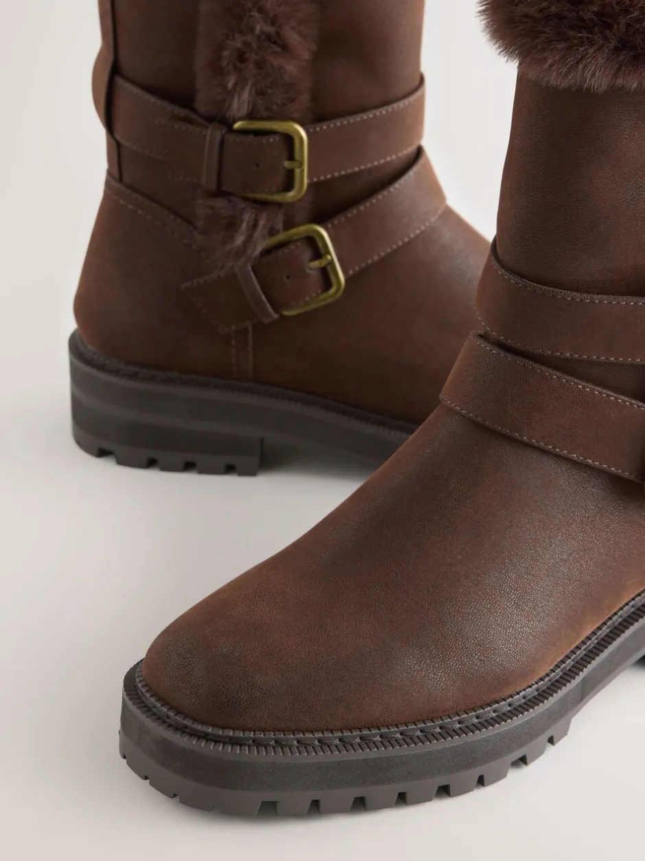 Ruimvallend En Extraruimvallend|Boots|Next - Forever Comfort® enkellaarzen met dubbele gesp en voering van imitatiebont Chocoladebruin