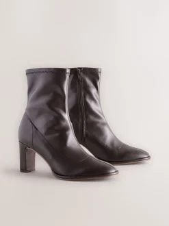 Ruimvallend En Extraruimvallend|Next - Forever Comfort® enkellaarsjes met ronde neus Chocoladebruin