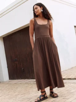 Jurken*Next - Getailleerde jersey zomerjurk Chocoladebruin