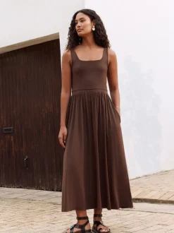Jurken*Next - Getailleerde jersey zomerjurk Chocoladebruin